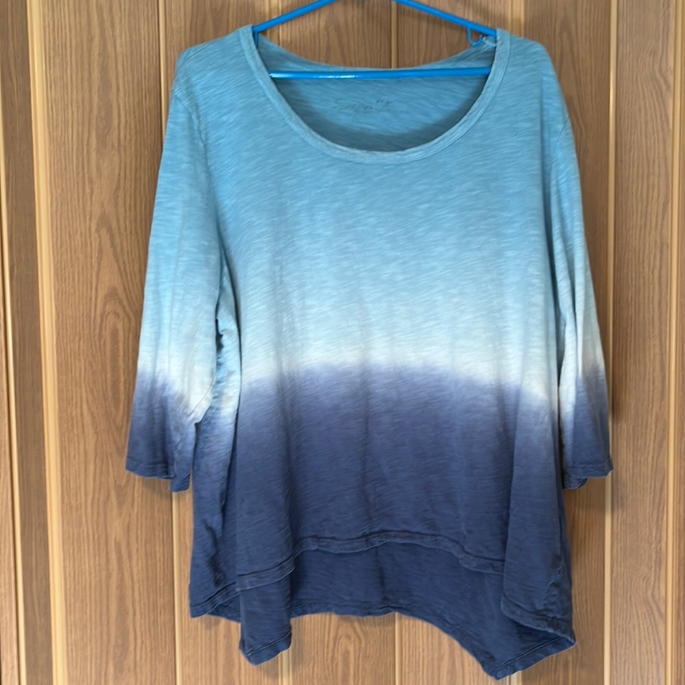 Women’s cotton XXL Seven7 blue ombre 3/4 sleeve T with high/low hem.